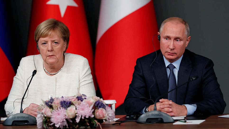 Merkel Putin'e Rusça soru sordu: Sibirya paltosu mu?